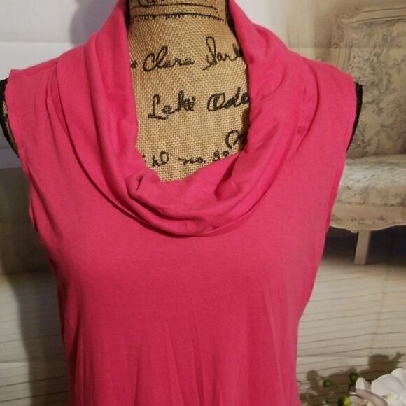 EXPRESS sleeveless hot pink tunic - Picture 2 of 6
